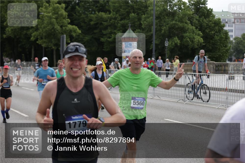 29.06.2025 - hella hamburg halbmarathon Jannik Wohlers http://msf.ph/oto/8297894 29.06.2025 10:36:53 Lombardsbrücke 1022, 1276, 1337, 1597, 1819, 2016, 2031, 2072, 2104, 2272, 2480, 2486, 3127, 3714, 4097, 4347, 4733, 5146, 5560, 5790, 5940, 6172, 6584, 7085, 7235, 7544, 7707, 7823, 8257, 8258, 8811, 8843, 9054, 9055, 9524, 10762, 10798, 11246, 11980, 12103, 12463, 12762, 12935, 13077, 13783, 13970, 13971, 14202, 14282, 14343, 14396, 14779, 14915, 15084, 15475, 16192, 16303, 16782, 16831, 17305, 17307, 17388, 17687, 17688, 17794, 17965, 18578, 18710 meine-sportfotos.de