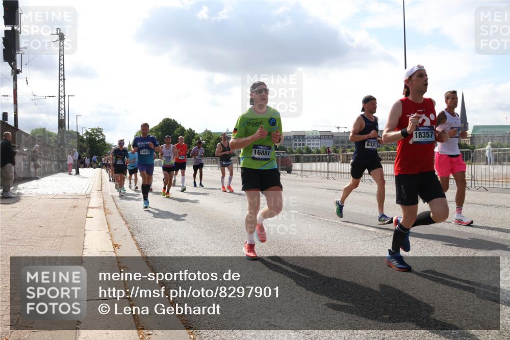 29.06.2025 - hella hamburg halbmarathon Lena Gebhardt http://msf.ph/oto/8297901 29.06.2025 09:46:52 Lombardsbrücke 16417, 16881, 8323, 18357, 1053, 1344, 1396, 1411, 1577, 1889, 2243, 2563, 3005, 4477, 4944, 5048, 5152, 5193, 5660, 6683, 7080, 7466, 7534, 7622, 7628, 7867, 8312, 8323, 8784, 9519, 10298, 10477, 10865, 10927, 10929, 11055, 11230, 11304, 11661, 11898, 12204, 12447, 12899, 12987, 13148, 13199, 13493, 13494, 13729, 13771, 13961, 13991, 14069, 14310, 14385, 15902, 16065, 16140, 16243, 16811, 16957 meine-sportfotos.de