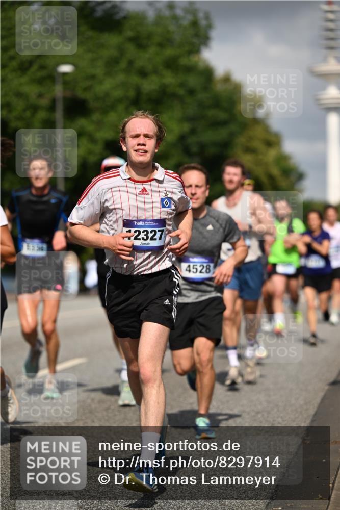 29.06.2025 - hella hamburg halbmarathon Dr. Thomas Lammeyer http://msf.ph/oto/8297914 29.06.2025 09:53:44 Kennedybrücke 1615, 1675, 1688, 1803, 2415, 2568, 2826, 3332, 3530, 4398, 4528, 4823, 5409, 5436, 5791, 5803, 6458, 6529, 6649, 6682, 7495, 7774, 7796, 8450, 8629, 8925, 9017, 9116, 9294, 9302, 9711, 9979, 10218, 10894, 10922, 11379 meine-sportfotos.de