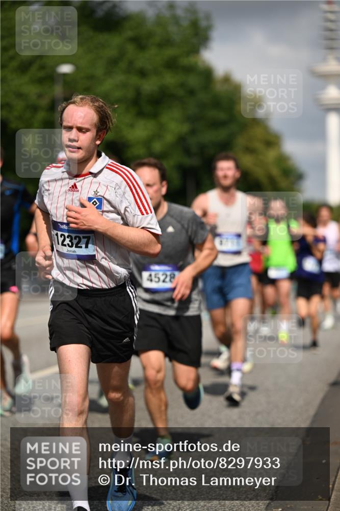 29.06.2025 - hella hamburg halbmarathon Dr. Thomas Lammeyer http://msf.ph/oto/8297933 29.06.2025 09:53:44 Kennedybrücke 1615, 1675, 1688, 1803, 2415, 2568, 2826, 3332, 3530, 4398, 4528, 4823, 5409, 5436, 5791, 5803, 6458, 6529, 6649, 6682, 7495, 7774, 7796, 8450, 8629, 8925, 9017, 9116, 9294, 9302, 9711, 9979, 10218, 10894, 10922, 11379 meine-sportfotos.de