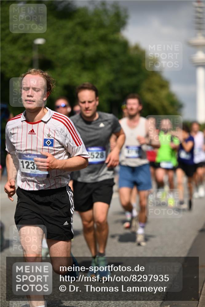 29.06.2025 - hella hamburg halbmarathon Dr. Thomas Lammeyer http://msf.ph/oto/8297935 29.06.2025 09:53:44 Kennedybrücke 1615, 1675, 1688, 1803, 2415, 2568, 2826, 3332, 3530, 4398, 4528, 4823, 5409, 5436, 5791, 5803, 6458, 6529, 6649, 6682, 7495, 7774, 7796, 8450, 8629, 8925, 9017, 9116, 9294, 9302, 9711, 9979, 10218, 10894, 10922, 11379 meine-sportfotos.de
