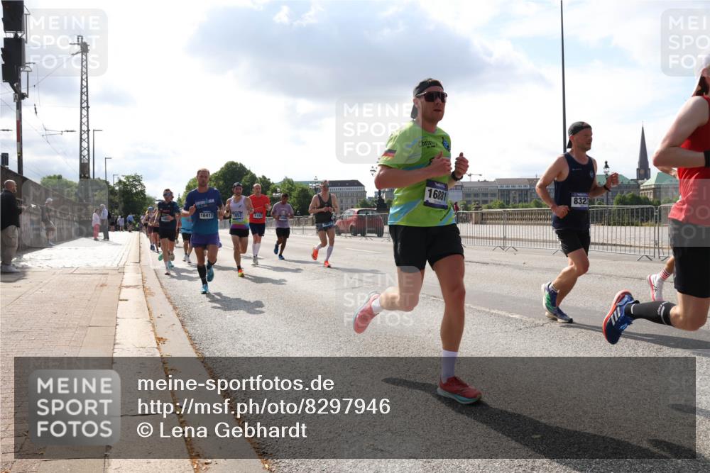 29.06.2025 - hella hamburg halbmarathon Lena Gebhardt http://msf.ph/oto/8297946 29.06.2025 09:46:53 Lombardsbrücke 16417, 1053, 5193, 16881, 8323, 1053, 1344, 1396, 1411, 1577, 1889, 2243, 2563, 3005, 3790, 3935, 4477, 4944, 5048, 5152, 5193, 5660, 6683, 7080, 7466, 7622, 7628, 7867, 8312, 8323, 8784, 9519, 10298, 10477, 10927, 10929, 11055, 11230, 11304, 11370, 11661, 11898, 12204, 12447, 12899, 12987, 13148, 13199, 13493, 13494, 13729, 13771, 13961, 13991, 14069, 14310, 14385, 15902, 16065, 16140, 16243, 16811, 16957 meine-sportfotos.de