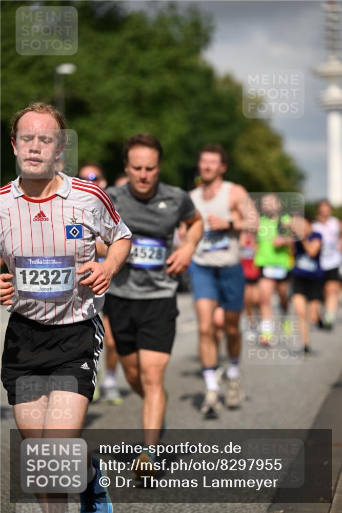 29.06.2025 - hella hamburg halbmarathon Dr. Thomas Lammeyer http://msf.ph/oto/8297955 29.06.2025 09:53:45 Kennedybrücke 1615, 1675, 1688, 1803, 1882, 2415, 2568, 2826, 3332, 3530, 4398, 4528, 4823, 5409, 5436, 5745, 5791, 5803, 6458, 6529, 6649, 6682, 7495, 7774, 8450, 8629, 8925, 9017, 9116, 9294, 9302, 9711, 9979, 10218, 10894, 10922, 11379 meine-sportfotos.de