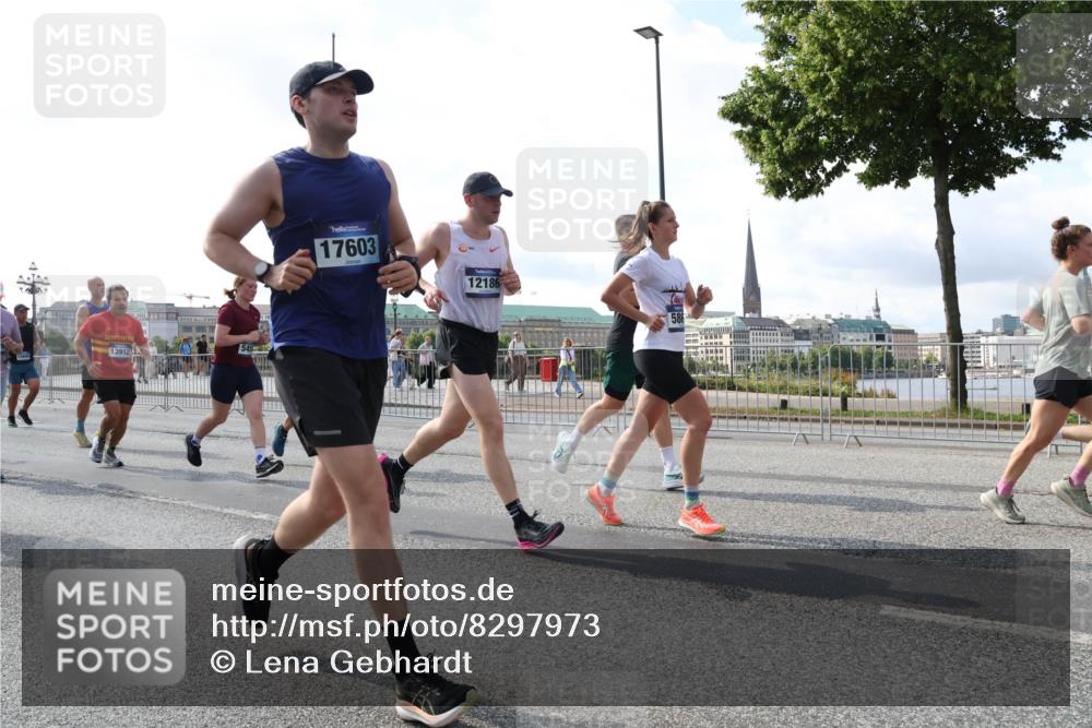 29.06.2025 - hella hamburg halbmarathon Lena Gebhardt http://msf.ph/oto/8297973 29.06.2025 09:59:21 Lombardsbrücke 13912, 17603, 12186, 586, 1319, 1334, 1366, 1485, 1506, 1595, 1642, 1715, 1719, 1972, 2282, 2391, 2432, 2630, 2741, 2911, 3037, 3112, 3334, 3668, 3715, 4426, 4467, 4837, 4839, 5299, 5391, 5420, 5457, 5458, 5465, 5492, 5866, 6390, 6399, 6414, 6415, 6416, 6629, 7033, 7037, 7129, 7130, 7232, 7395, 7833, 7864, 8509, 8520, 8542, 8652, 8772, 8798, 8846, 8929, 9142, 9488, 9655, 9727, 9884, 9903, 9907, 9922, 9984, 10020, 10266, 10488, 11039 meine-sportfotos.de