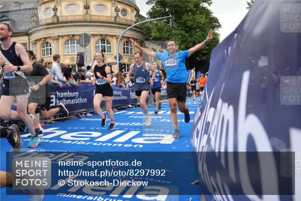 29.06.2025 - hella hamburg halbmarathon Strokosch-Dieckow http://msf.ph/oto/8297992 29.06.2025 10:52:54 Ziel 1257, 1258, 1657, 2099, 2444, 2814, 2910, 3334, 4557, 4558, 4770, 5077, 5907, 7509, 8139, 8720, 8955, 9065, 9093, 9163, 10724, 10811, 11217, 11992, 12155, 12367, 12519, 12910, 14198, 14286, 14791, 15430, 18590, 18720 meine-sportfotos.de