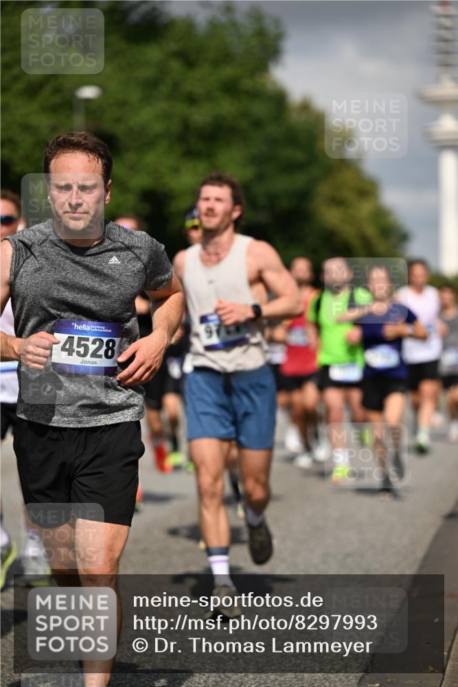 29.06.2025 - hella hamburg halbmarathon Dr. Thomas Lammeyer http://msf.ph/oto/8297993 29.06.2025 09:53:45 Kennedybrücke 1615, 1675, 1688, 1803, 1882, 2415, 2568, 2826, 3332, 3530, 4398, 4528, 4823, 5409, 5436, 5745, 5791, 5803, 6458, 6529, 6649, 6682, 7495, 7774, 8450, 8629, 8925, 9017, 9116, 9294, 9302, 9711, 9979, 10218, 10894, 10922, 11379 meine-sportfotos.de