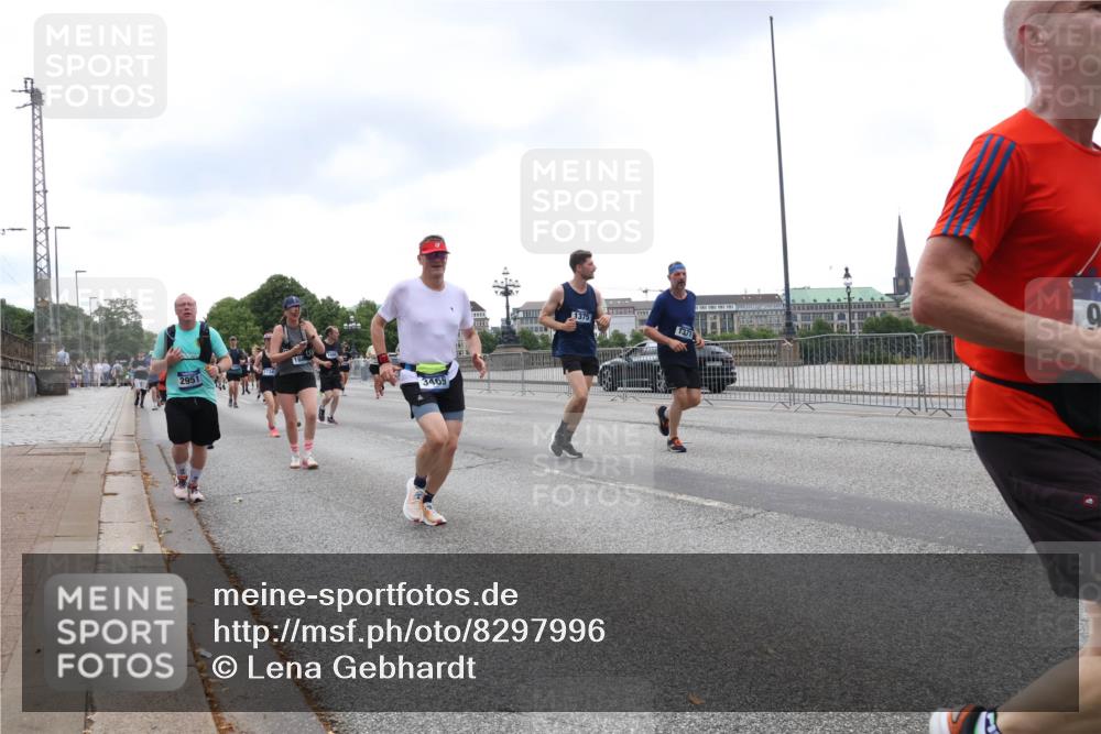 29.06.2025 - hella hamburg halbmarathon Lena Gebhardt http://msf.ph/oto/8297996 29.06.2025 10:46:50 Lombardsbrücke 1073, 1185, 1286, 1363, 1371, 1375, 1593, 1607, 1608, 1720, 1837, 1961, 1999, 2162, 2211, 2320, 2327, 2500, 2555, 2556, 2665, 2697, 2981, 3277, 3406, 3407, 3469, 3734, 3823, 4202, 4239, 4296, 4342, 4355, 4448, 4604, 5111, 5114, 5700, 5796, 5953, 6124, 6161, 6485, 6496, 6740, 7073, 7303, 7412, 7767, 7827, 8477, 8486, 8551, 8553, 8684, 8700, 8967, 9691, 10153, 10230, 13969, 14261, 15852, 16882, 16987 meine-sportfotos.de