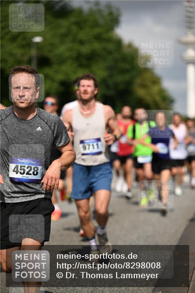 29.06.2025 - hella hamburg halbmarathon Dr. Thomas Lammeyer http://msf.ph/oto/8298008 29.06.2025 09:53:45 Kennedybrücke 1615, 1675, 1688, 1803, 1882, 2415, 2568, 2826, 3332, 3530, 4398, 4528, 4823, 5409, 5436, 5745, 5791, 5803, 6458, 6529, 6649, 6682, 7495, 7774, 8450, 8629, 8925, 9017, 9116, 9294, 9302, 9711, 9979, 10218, 10894, 10922, 11379 meine-sportfotos.de