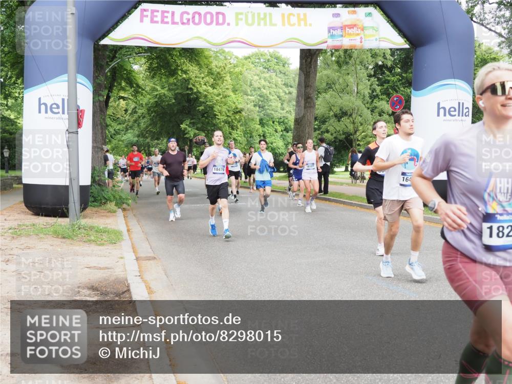 29.06.2025 - hella hamburg halbmarathon MichiJ http://msf.ph/oto/8298015 29.06.2025 10:34:25 Zwischen KM18-KM19 1070, 2623, 6532, 8564, 8668, 10208, 10211, 11125, 12277, 13630, 16475, 17332, 18211, 18476 meine-sportfotos.de