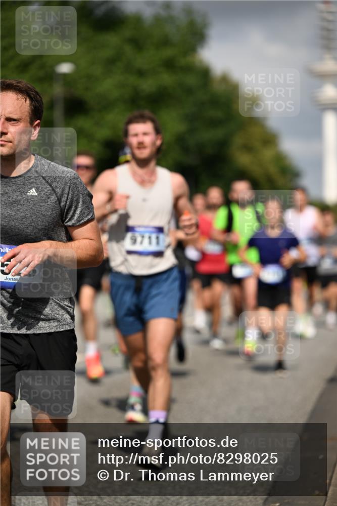 29.06.2025 - hella hamburg halbmarathon Dr. Thomas Lammeyer http://msf.ph/oto/8298025 29.06.2025 09:53:46 Kennedybrücke 1615, 1675, 1688, 1803, 1882, 2415, 2568, 2826, 3332, 3530, 4398, 4528, 4823, 5409, 5436, 5745, 5791, 5803, 6458, 6529, 6649, 7495, 7774, 8450, 8629, 8925, 9017, 9116, 9294, 9302, 9711, 9979, 10218, 10894, 10922, 11379 meine-sportfotos.de