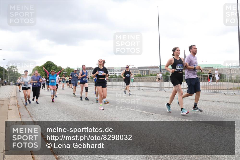 29.06.2025 - hella hamburg halbmarathon Lena Gebhardt http://msf.ph/oto/8298032 29.06.2025 10:56:15 Lombardsbrücke 909, 8533, 4836, 8005, 414, 14281, 1047, 1113, 1738, 1909, 2095, 2793, 2915, 3257, 3268, 3675, 3676, 3953, 3987, 4083, 4265, 4354, 4470, 4473, 4836, 4896, 5237, 5306, 5580, 5693, 5757, 5994, 6055, 6056, 6113, 6494, 6594, 6690, 6968, 7025, 7028, 7090, 7307, 7516, 7616, 7711, 7969, 8005, 8108, 8110, 8305, 8517, 8532, 8533, 8606, 8766, 9383, 9435, 9606, 9838, 9861, 9865, 9948, 9953, 10449, 10555, 10569, 10640, 10740, 10784, 10987, 11903, 11962, 11963 meine-sportfotos.de