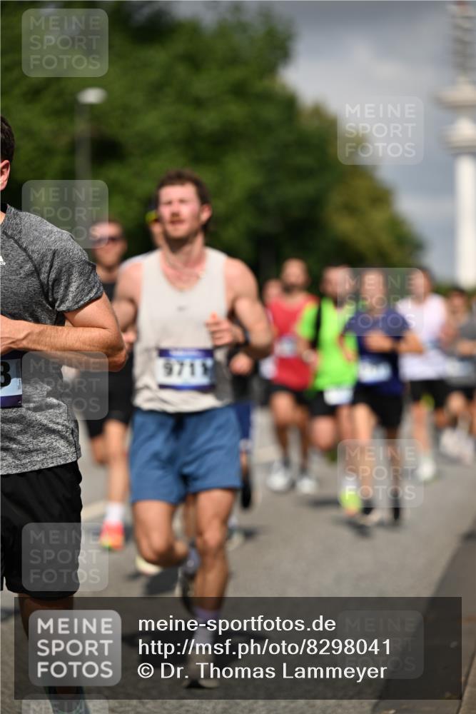 29.06.2025 - hella hamburg halbmarathon Dr. Thomas Lammeyer http://msf.ph/oto/8298041 29.06.2025 09:53:46 Kennedybrücke 1615, 1675, 1688, 1803, 1882, 2415, 2568, 2826, 3332, 3530, 4398, 4528, 4823, 5409, 5436, 5745, 5791, 5803, 6458, 6529, 6649, 7495, 7774, 8450, 8629, 8925, 9017, 9116, 9294, 9302, 9711, 9979, 10218, 10894, 10922, 11379 meine-sportfotos.de