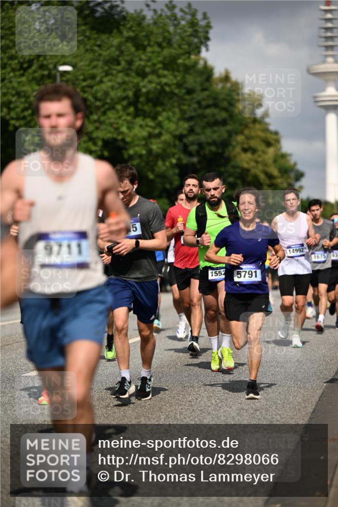29.06.2025 - hella hamburg halbmarathon Dr. Thomas Lammeyer http://msf.ph/oto/8298066 29.06.2025 09:53:46 Kennedybrücke 1615, 1675, 1688, 1803, 1882, 2415, 2568, 2826, 3332, 3530, 4398, 4528, 4823, 5409, 5436, 5745, 5791, 5803, 6458, 6529, 6649, 7495, 7774, 8450, 8629, 8925, 9017, 9116, 9294, 9302, 9711, 9979, 10218, 10894, 10922, 11379 meine-sportfotos.de