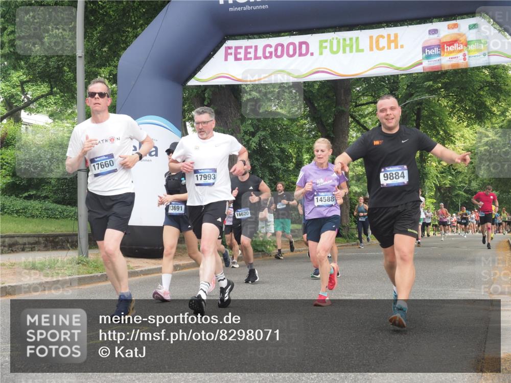 29.06.2025 - hella hamburg halbmarathon KatJ http://msf.ph/oto/8298071 29.06.2025 10:43:03 Zwischen KM18-KM19 5744, 6759, 6924 meine-sportfotos.de