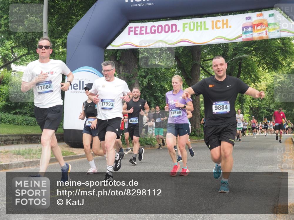 29.06.2025 - hella hamburg halbmarathon KatJ http://msf.ph/oto/8298112 29.06.2025 10:43:03 Zwischen KM18-KM19 5744, 6759, 6924 meine-sportfotos.de