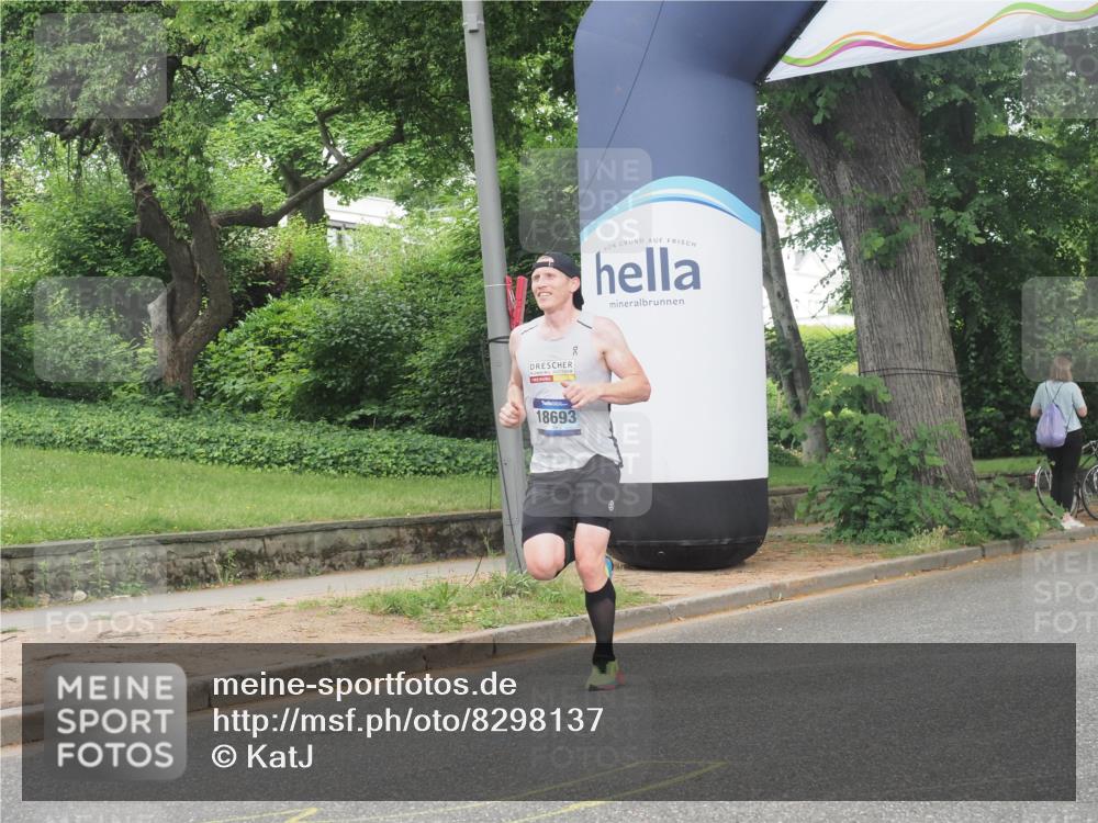 29.06.2025 - hella hamburg halbmarathon KatJ http://msf.ph/oto/8298137 29.06.2025 10:13:42 Zwischen KM18-KM19 2459, 6816 meine-sportfotos.de