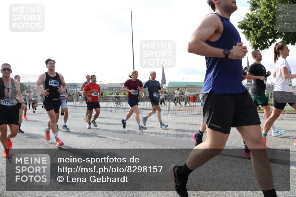 29.06.2025 - hella hamburg halbmarathon Lena Gebhardt http://msf.ph/oto/8298157 29.06.2025 09:59:21 Lombardsbrücke 17773, 416, 15408, 13912, 458, 5457, 1319, 1334, 1366, 1485, 1506, 1595, 1642, 1715, 1719, 1972, 2282, 2391, 2432, 2630, 2741, 2911, 3037, 3112, 3334, 3668, 3715, 4426, 4467, 4837, 4839, 5299, 5391, 5420, 5457, 5458, 5465, 5492, 5866, 6390, 6399, 6414, 6415, 6416, 6629, 7033, 7037, 7129, 7130, 7232, 7395, 7833, 7864, 8509, 8520, 8542, 8652, 8772, 8798, 8846, 8929, 9142, 9488, 9655, 9727, 9884, 9903, 9907, 9922, 9984, 10020, 10266, 10488, 11039 meine-sportfotos.de
