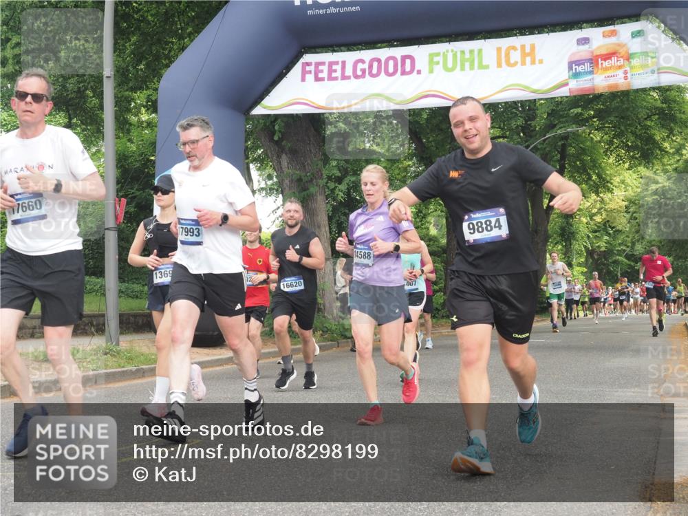 29.06.2025 - hella hamburg halbmarathon KatJ http://msf.ph/oto/8298199 29.06.2025 10:43:04 Zwischen KM18-KM19 5744, 6759, 6924 meine-sportfotos.de