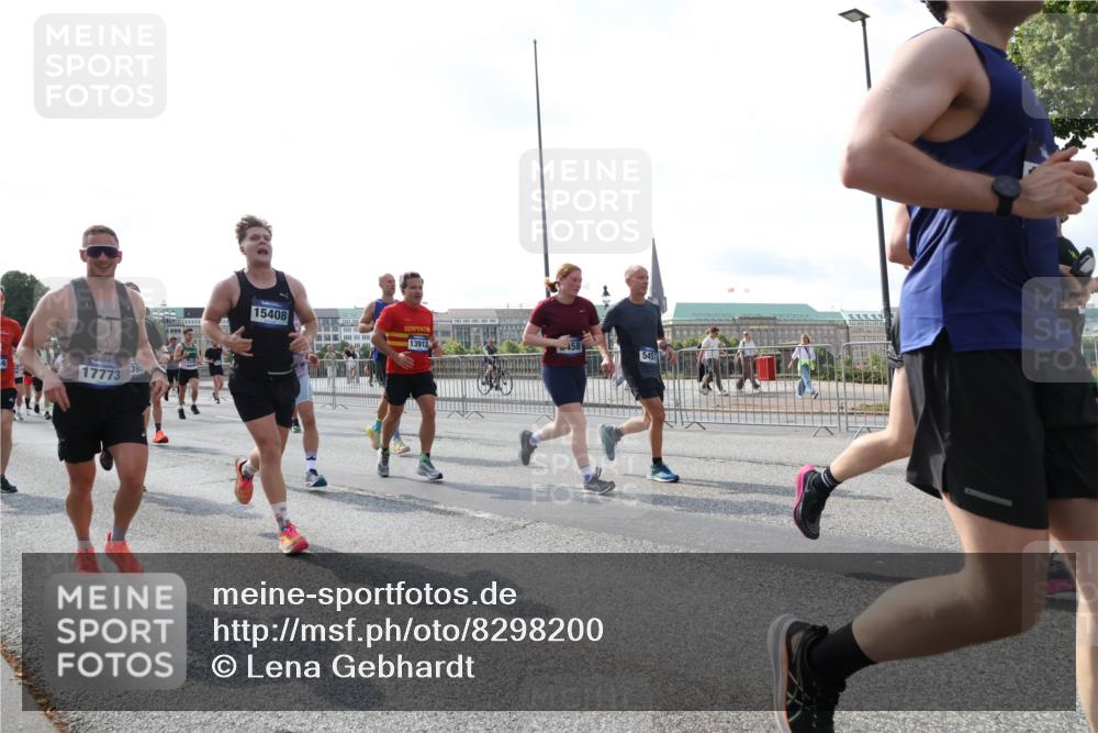 29.06.2025 - hella hamburg halbmarathon Lena Gebhardt http://msf.ph/oto/8298200 29.06.2025 09:59:21 Lombardsbrücke 17773, 39, 15408, 13912, 458, 5457, 1319, 1334, 1366, 1485, 1506, 1595, 1642, 1715, 1719, 1972, 2282, 2391, 2432, 2630, 2741, 2911, 3037, 3112, 3334, 3668, 3715, 4426, 4467, 4837, 4839, 5299, 5391, 5420, 5457, 5458, 5465, 5492, 5866, 6390, 6399, 6414, 6415, 6416, 6629, 7033, 7037, 7129, 7130, 7232, 7395, 7833, 7864, 8509, 8520, 8542, 8652, 8772, 8798, 8846, 8929, 9142, 9488, 9655, 9727, 9884, 9903, 9907, 9922, 9984, 10020, 10266, 10488, 11039 meine-sportfotos.de