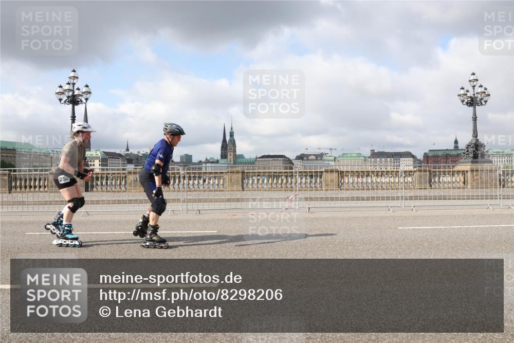29.06.2025 - hella hamburg halbmarathon Lena Gebhardt http://msf.ph/oto/8298206 29.06.2025 09:06:19 Lombardsbrücke  meine-sportfotos.de