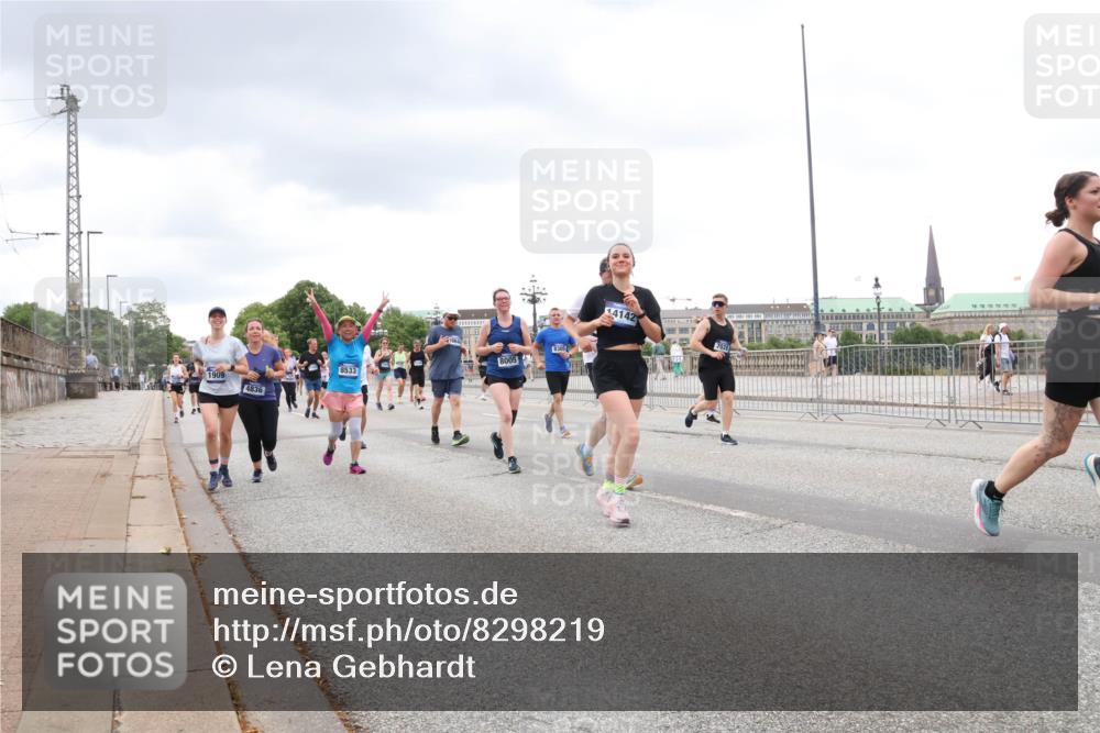 29.06.2025 - hella hamburg halbmarathon Lena Gebhardt http://msf.ph/oto/8298219 29.06.2025 10:56:15 Lombardsbrücke 1909, 4836, 8533, 8005, 8305, 14142, 1047, 1113, 1738, 1909, 2095, 2793, 2915, 3257, 3268, 3675, 3676, 3953, 3987, 4083, 4265, 4354, 4470, 4473, 4836, 4896, 5237, 5306, 5580, 5693, 5757, 5994, 6055, 6056, 6113, 6494, 6594, 6690, 6968, 7025, 7028, 7090, 7307, 7516, 7616, 7711, 7969, 8005, 8108, 8110, 8305, 8517, 8532, 8533, 8606, 8766, 9383, 9435, 9606, 9838, 9861, 9865, 9948, 9953, 10449, 10555, 10569, 10640, 10740, 10784, 10987, 11903, 11962, 11963 meine-sportfotos.de