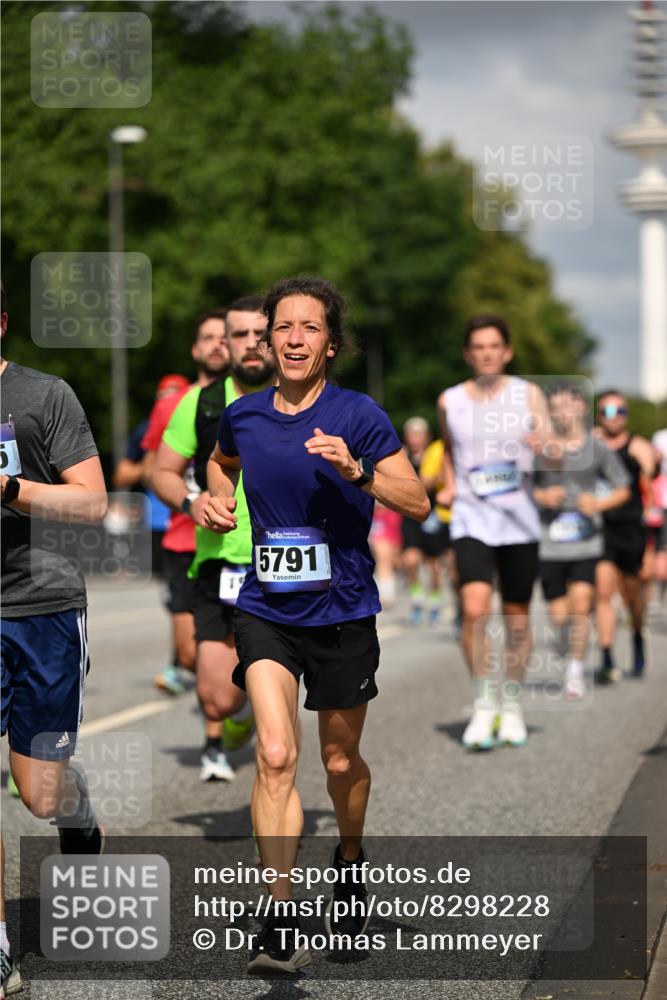 29.06.2025 - hella hamburg halbmarathon Dr. Thomas Lammeyer http://msf.ph/oto/8298228 29.06.2025 09:53:48 Kennedybrücke 1615, 1675, 1688, 1803, 1882, 2415, 2568, 2675, 2826, 3332, 3530, 4398, 4528, 4823, 5409, 5436, 5745, 5791, 5803, 6458, 6529, 6649, 7495, 7774, 8450, 8629, 8925, 9017, 9116, 9294, 9302, 9711, 9979, 10218, 10894, 10922, 11379 meine-sportfotos.de