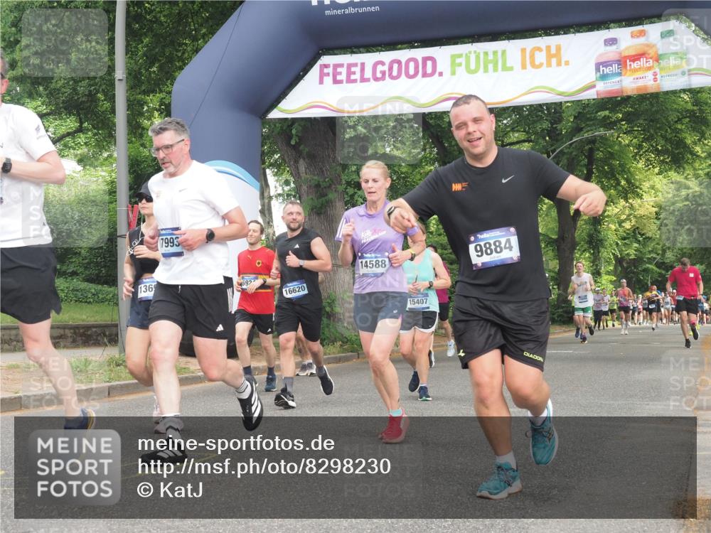 29.06.2025 - hella hamburg halbmarathon KatJ http://msf.ph/oto/8298230 29.06.2025 10:43:04 Zwischen KM18-KM19 5744, 6759, 6924 meine-sportfotos.de