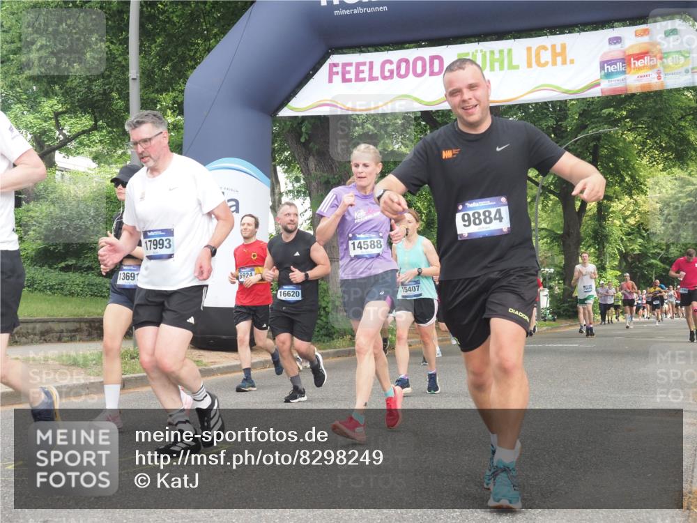 29.06.2025 - hella hamburg halbmarathon KatJ http://msf.ph/oto/8298249 29.06.2025 10:43:04 Zwischen KM18-KM19 5744, 6759, 6924 meine-sportfotos.de