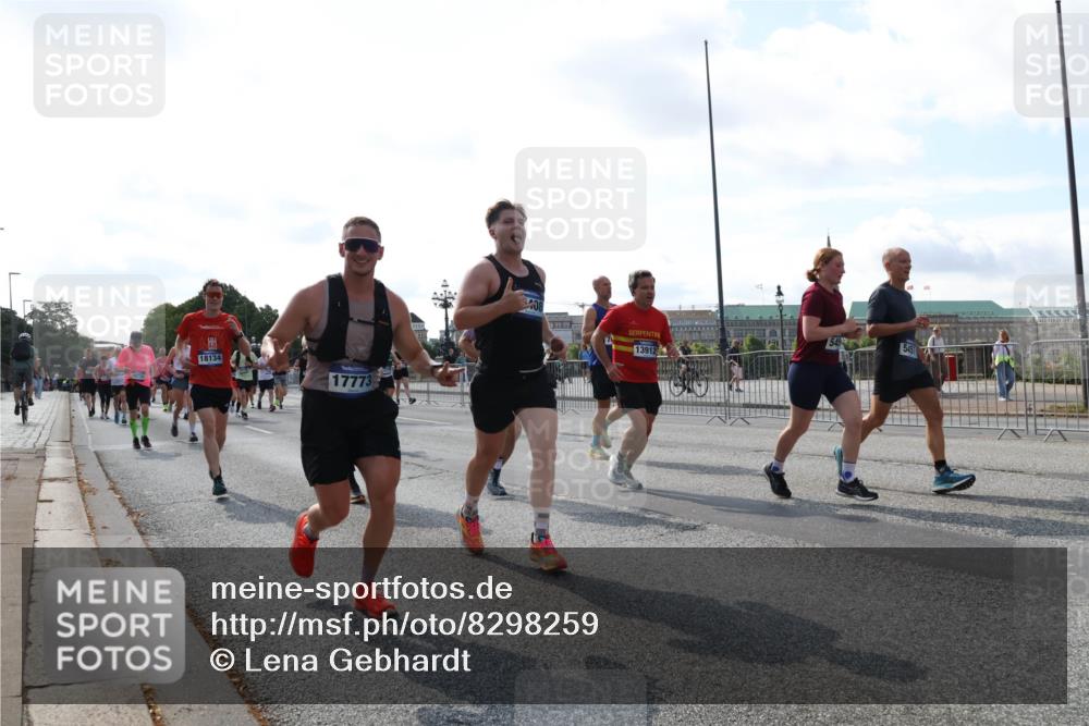 29.06.2025 - hella hamburg halbmarathon Lena Gebhardt http://msf.ph/oto/8298259 29.06.2025 09:59:22 Lombardsbrücke 18134, 17773, 408, 13912, 1319, 1334, 1366, 1485, 1506, 1595, 1642, 1715, 1719, 1972, 2282, 2391, 2432, 2630, 2741, 2911, 3037, 3112, 3668, 3715, 4426, 4467, 4837, 4839, 5299, 5391, 5420, 5457, 5458, 5465, 5492, 5866, 6390, 6399, 6414, 6415, 6416, 6629, 7033, 7037, 7129, 7130, 7232, 7395, 7833, 7864, 8509, 8520, 8542, 8652, 8772, 8798, 8846, 8929, 9142, 9488, 9655, 9884, 9903, 9907, 9922, 9984, 10020, 10266, 10488, 11039 meine-sportfotos.de