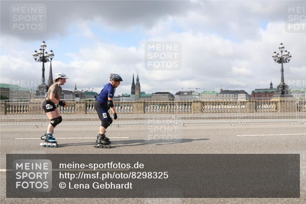 29.06.2025 - hella hamburg halbmarathon Lena Gebhardt http://msf.ph/oto/8298325 29.06.2025 09:06:19 Lombardsbrücke  meine-sportfotos.de