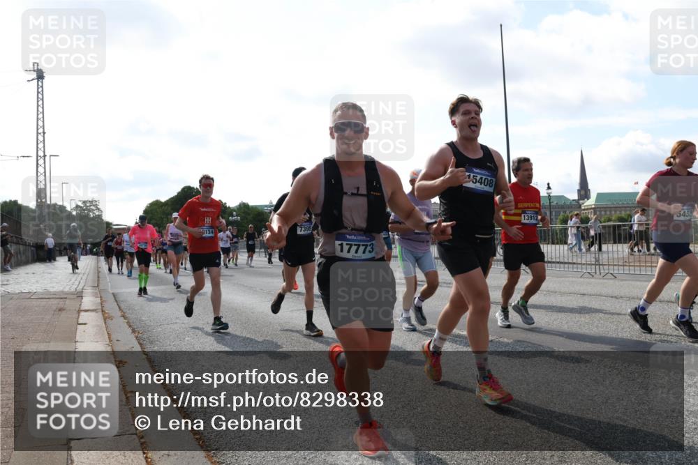 29.06.2025 - hella hamburg halbmarathon Lena Gebhardt http://msf.ph/oto/8298338 29.06.2025 09:59:22 Lombardsbrücke 9922, 134, 7395, 17773, 15408, 13912, 5458, 1319, 1334, 1366, 1485, 1506, 1595, 1642, 1715, 1719, 1972, 2282, 2391, 2432, 2630, 2741, 2911, 3037, 3112, 3668, 3715, 4426, 4467, 4837, 4839, 5299, 5391, 5420, 5457, 5458, 5465, 5492, 5866, 6390, 6399, 6414, 6415, 6416, 6629, 7033, 7037, 7129, 7130, 7232, 7395, 7833, 7864, 8509, 8520, 8542, 8652, 8772, 8798, 8846, 8929, 9142, 9488, 9655, 9884, 9903, 9907, 9922, 9984, 10020, 10266, 10488, 11039 meine-sportfotos.de