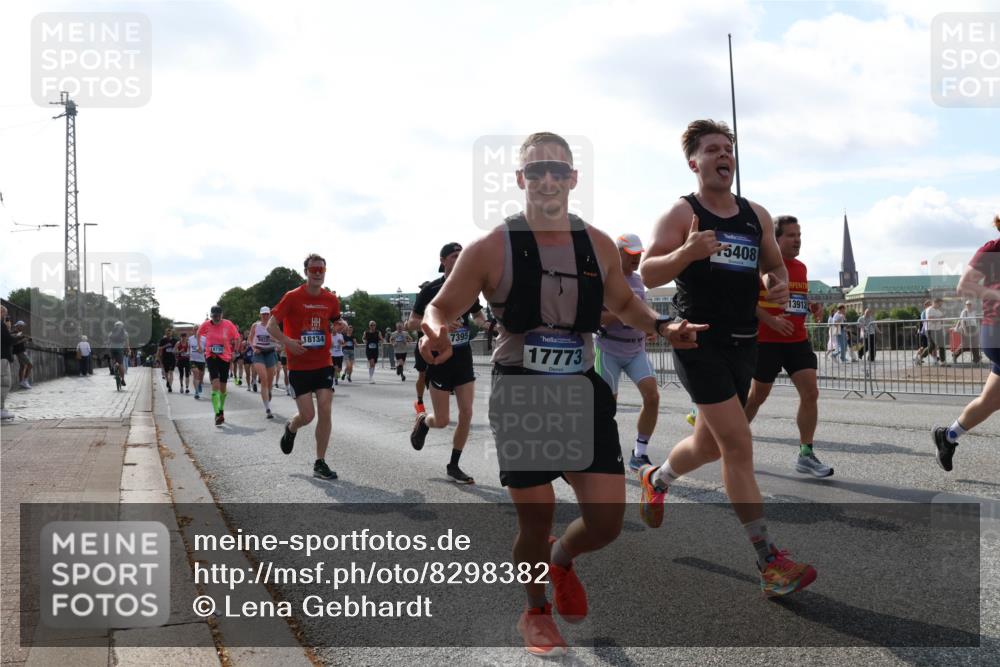 29.06.2025 - hella hamburg halbmarathon Lena Gebhardt http://msf.ph/oto/8298382 29.06.2025 09:59:22 Lombardsbrücke 18134, 7395, 17773, 5408, 13912, 1319, 1334, 1366, 1485, 1506, 1595, 1642, 1715, 1719, 1972, 2282, 2391, 2432, 2630, 2741, 2911, 3037, 3112, 3668, 3715, 4426, 4467, 4837, 4839, 5299, 5391, 5420, 5457, 5458, 5465, 5492, 5866, 6390, 6399, 6414, 6415, 6416, 6629, 7033, 7037, 7129, 7130, 7232, 7395, 7833, 7864, 8509, 8520, 8542, 8652, 8772, 8798, 8846, 8929, 9142, 9488, 9655, 9884, 9903, 9907, 9922, 9984, 10020, 10266, 10488, 11039 meine-sportfotos.de