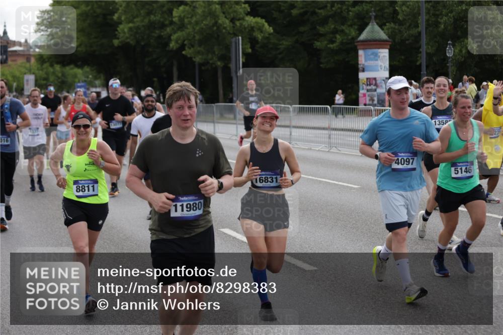 29.06.2025 - hella hamburg halbmarathon Jannik Wohlers http://msf.ph/oto/8298383 29.06.2025 10:36:55 Lombardsbrücke 1022, 1276, 1337, 1597, 1819, 2016, 2031, 2072, 2104, 2272, 2480, 2486, 3127, 4097, 4347, 4733, 5146, 5171, 5560, 5790, 5940, 6584, 7085, 7235, 7544, 7707, 7777, 7823, 8257, 8258, 8811, 8843, 9055, 9524, 10762, 10798, 11980, 12103, 12762, 12935, 13077, 13783, 14130, 14202, 14282, 14343, 14779, 14915, 15084, 16192, 16303, 16782, 16831, 16837, 17305, 17307, 17388, 17687, 17688, 17794, 17965, 18578, 18710 meine-sportfotos.de