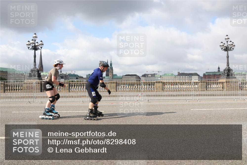29.06.2025 - hella hamburg halbmarathon Lena Gebhardt http://msf.ph/oto/8298408 29.06.2025 09:06:19 Lombardsbrücke  meine-sportfotos.de