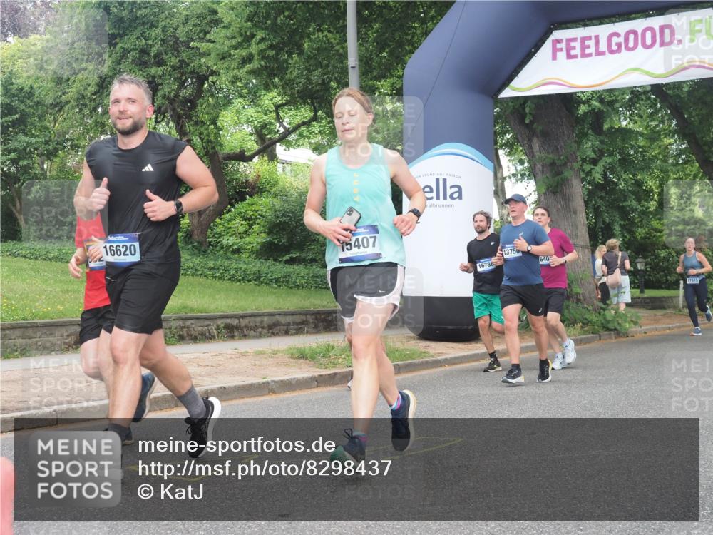29.06.2025 - hella hamburg halbmarathon KatJ http://msf.ph/oto/8298437 29.06.2025 10:43:06 Zwischen KM18-KM19 6759, 6924 meine-sportfotos.de