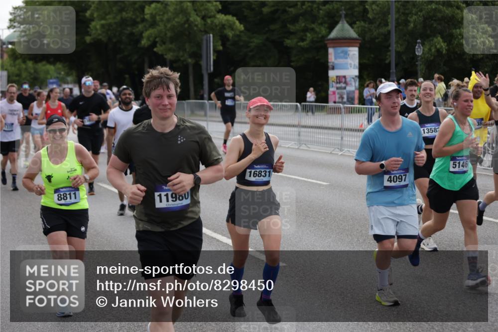 29.06.2025 - hella hamburg halbmarathon Jannik Wohlers http://msf.ph/oto/8298450 29.06.2025 10:36:56 Lombardsbrücke 1022, 1276, 1337, 1597, 1819, 2016, 2031, 2072, 2104, 2272, 2480, 2486, 4097, 4347, 4733, 5146, 5171, 5186, 5560, 5790, 5940, 6584, 7085, 7235, 7544, 7707, 7777, 7823, 8811, 8843, 9524, 10762, 10798, 11980, 12103, 12762, 12935, 13077, 13783, 14130, 14202, 14282, 14343, 14915, 15084, 16192, 16303, 16782, 16831, 16837, 17305, 17307, 17388, 17687, 17688, 17794, 17965, 18578, 18710, 18903 meine-sportfotos.de