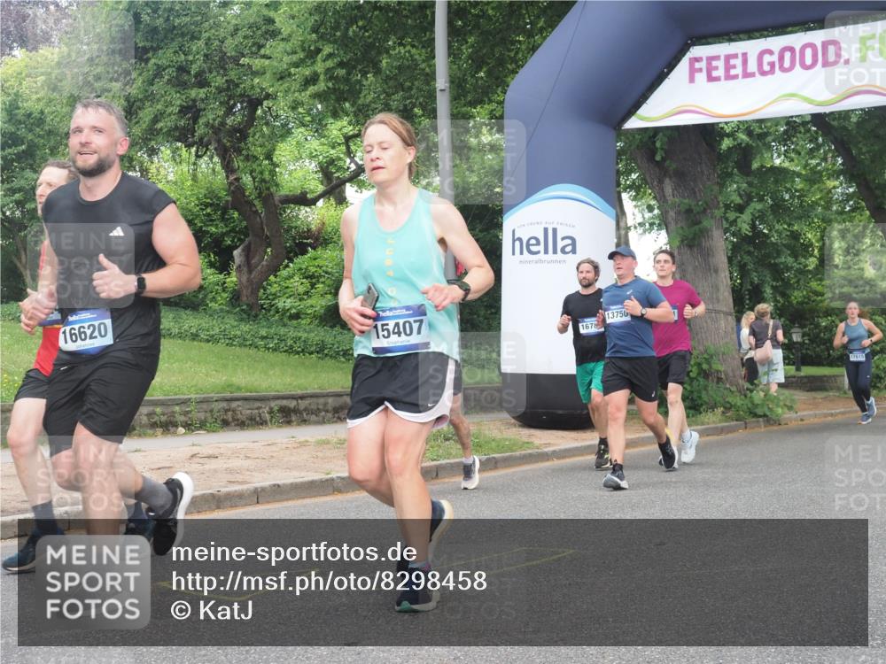 29.06.2025 - hella hamburg halbmarathon KatJ http://msf.ph/oto/8298458 29.06.2025 10:43:06 Zwischen KM18-KM19 6759, 6924 meine-sportfotos.de