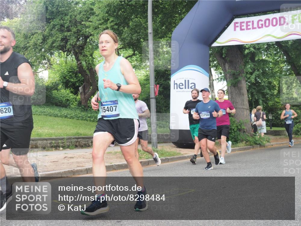 29.06.2025 - hella hamburg halbmarathon KatJ http://msf.ph/oto/8298484 29.06.2025 10:43:06 Zwischen KM18-KM19 6759, 6924 meine-sportfotos.de