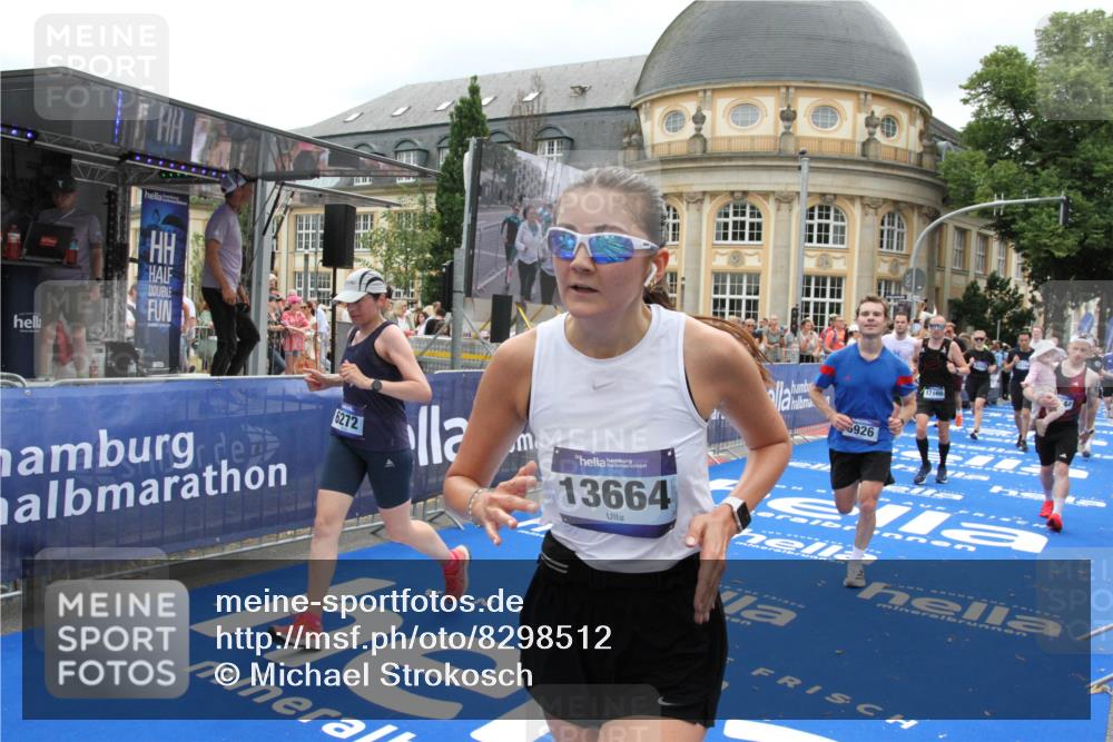 29.06.2025 - hella hamburg halbmarathon Michael Strokosch http://msf.ph/oto/8298512 29.06.2025 10:57:27 Ziel 3435, 5926, 6272, 6281, 6302, 8393, 9450, 9727, 12014, 12590, 13394, 13664, 15695, 16093, 16625, 16830, 17160, 17758, 17828 meine-sportfotos.de