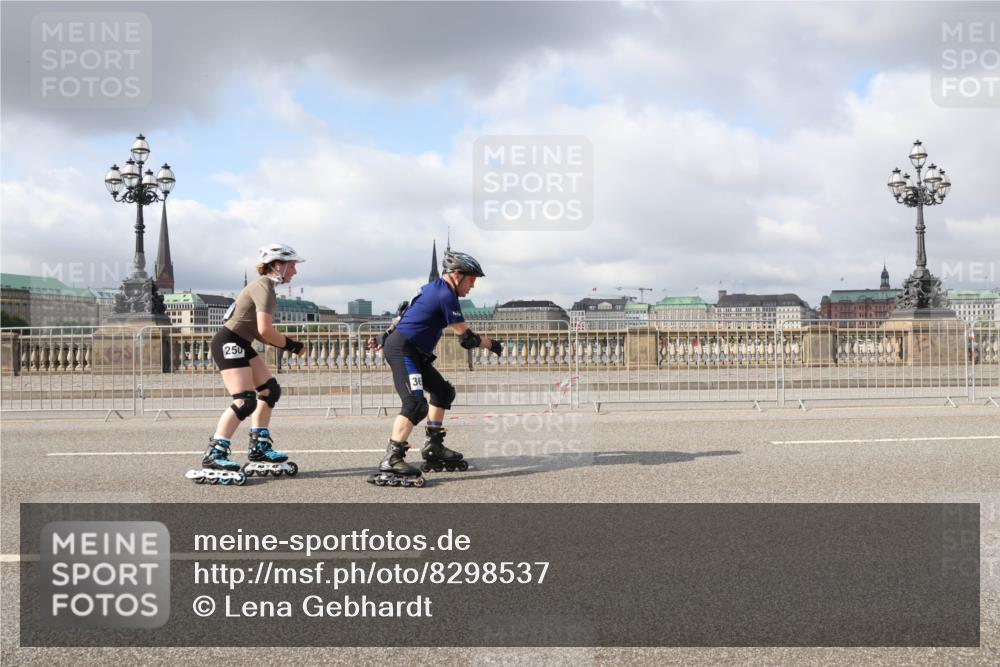 29.06.2025 - hella hamburg halbmarathon Lena Gebhardt http://msf.ph/oto/8298537 29.06.2025 09:06:19 Lombardsbrücke  meine-sportfotos.de