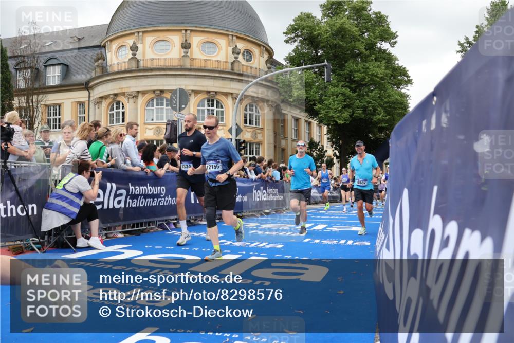 29.06.2025 - hella hamburg halbmarathon Strokosch-Dieckow http://msf.ph/oto/8298576 29.06.2025 10:53:03 Ziel 2111, 2208, 3059, 3258, 3334, 4121, 5907, 7509, 7864, 8587, 9093, 9537, 12155, 12367, 12519, 12910, 14323, 14791, 15430, 16986, 18590, 18720, 19208 meine-sportfotos.de