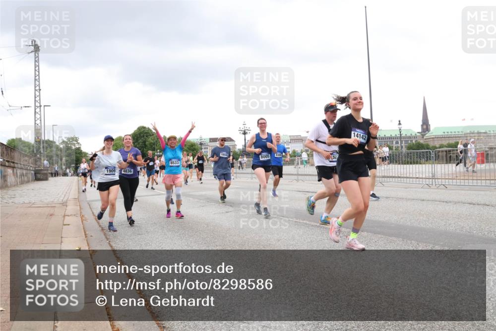 29.06.2025 - hella hamburg halbmarathon Lena Gebhardt http://msf.ph/oto/8298586 29.06.2025 10:56:16 Lombardsbrücke 1909, 8005, 8305, 8533, 52, 4836, 14142, 1047, 1113, 1738, 1909, 2095, 2793, 2915, 3257, 3268, 3520, 3675, 3676, 3953, 3987, 4083, 4265, 4354, 4470, 4473, 4836, 4896, 5237, 5306, 5580, 5693, 5757, 5994, 6055, 6056, 6113, 6494, 6594, 6690, 6968, 7025, 7028, 7090, 7307, 7516, 7616, 7711, 8005, 8108, 8110, 8305, 8517, 8532, 8533, 8606, 8766, 9383, 9435, 9606, 9838, 9861, 9865, 9948, 9953, 10449, 10555, 10569, 10640, 10740, 10784, 10987, 11962, 11963 meine-sportfotos.de
