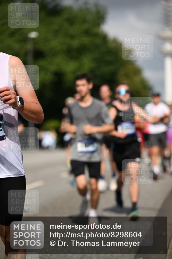 29.06.2025 - hella hamburg halbmarathon Dr. Thomas Lammeyer http://msf.ph/oto/8298604 29.06.2025 09:53:51 Kennedybrücke 1675, 1688, 1803, 1882, 2415, 2568, 2675, 2826, 3332, 3530, 4398, 4528, 4823, 5409, 5436, 5745, 5791, 5803, 6458, 6529, 6649, 7774, 8450, 8629, 9017, 9116, 9294, 9302, 9365, 9711, 9979, 10218, 10894, 10922, 11379 meine-sportfotos.de
