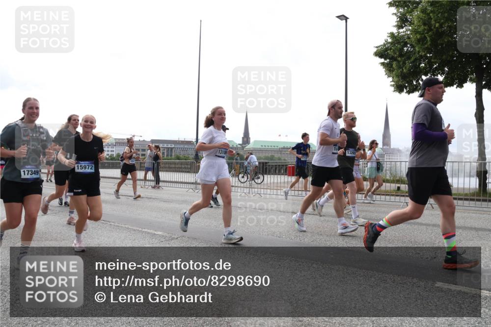 29.06.2025 - hella hamburg halbmarathon Lena Gebhardt http://msf.ph/oto/8298690 29.06.2025 10:36:54 Lombardsbrücke 15972, 17349, 13265, 13106, 1118, 1224, 1253, 1339, 1488, 1490, 1948, 1952, 1954, 2031, 2072, 2104, 2124, 2480, 2552, 2588, 3127, 3165, 3428, 3714, 3873, 3895, 4084, 4618, 4762, 4996, 5224, 5538, 5640, 5747, 5786, 5789, 6156, 6172, 6190, 6359, 6584, 6667, 6804, 7202, 7632, 7773, 8007, 8257, 8258, 8315, 8499, 8758, 8936, 8937, 8945, 9054, 9055, 9115, 9295, 9500, 9694, 13265, 15077, 17156, 17807, 18152, 18488 meine-sportfotos.de