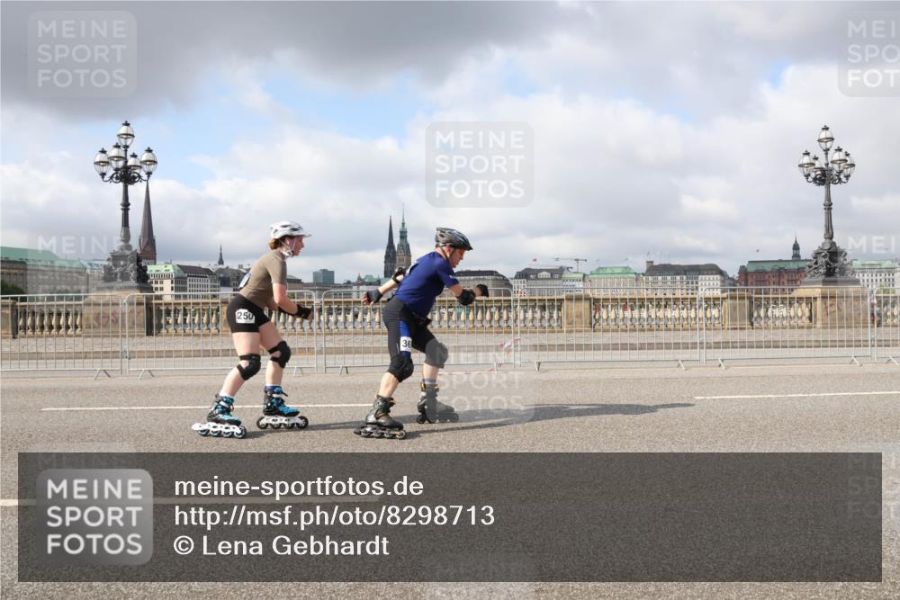 29.06.2025 - hella hamburg halbmarathon Lena Gebhardt http://msf.ph/oto/8298713 29.06.2025 09:06:19 Lombardsbrücke  meine-sportfotos.de