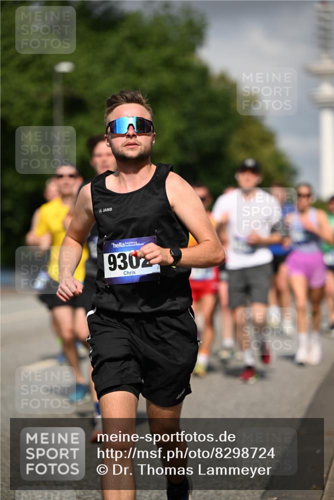 29.06.2025 - hella hamburg halbmarathon Dr. Thomas Lammeyer http://msf.ph/oto/8298724 29.06.2025 09:53:52 Kennedybrücke 1358, 1675, 1688, 1803, 1882, 2415, 2568, 2675, 2826, 3332, 4398, 4528, 4823, 5409, 5436, 5745, 5791, 5803, 6458, 6529, 6649, 7774, 8450, 9017, 9116, 9302, 9365, 9711, 9979, 10218, 10894, 10922, 11379 meine-sportfotos.de