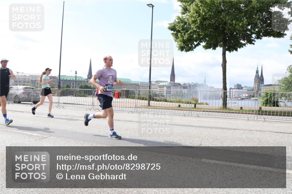 29.06.2025 - hella hamburg halbmarathon Lena Gebhardt http://msf.ph/oto/8298725 29.06.2025 10:12:07 Lombardsbrücke 1062, 1328, 1531, 1790, 1850, 1992, 2661, 3363, 3746, 4227, 5176, 5379, 5605, 6871, 7474, 7571, 9191, 9253, 9405, 9428, 9705, 10042, 10409, 10428, 10685, 11507, 11509, 11525, 11537, 11581, 11917, 12473, 13171, 13177, 13542, 13958, 14060, 14196, 14313, 14384, 14863, 14868, 15137, 15945, 16379, 16976, 17080, 17638, 17774, 17866, 18261, 18395, 18429, 18655 meine-sportfotos.de
