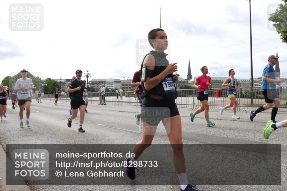 29.06.2025 - hella hamburg halbmarathon Lena Gebhardt http://msf.ph/oto/8298733 29.06.2025 10:21:42 Lombardsbrücke 93, 6086, 1560, 1072, 1158, 1191, 1250, 1294, 1401, 1668, 1958, 2172, 2271, 2315, 2353, 2529, 2635, 2815, 3122, 3606, 3770, 3817, 3825, 3826, 3995, 4046, 4289, 4375, 4376, 4697, 4786, 5122, 5373, 5395, 5412, 5493, 5641, 5759, 5957, 6086, 6103, 6475, 6676, 6805, 6844, 7075, 7162, 7375, 7522, 7553, 7612, 7672, 7781, 8095, 8286, 8715, 8844, 8896, 8959, 9002, 9062, 9100, 9369, 9483, 9499, 9532, 9624, 10374, 10874 meine-sportfotos.de