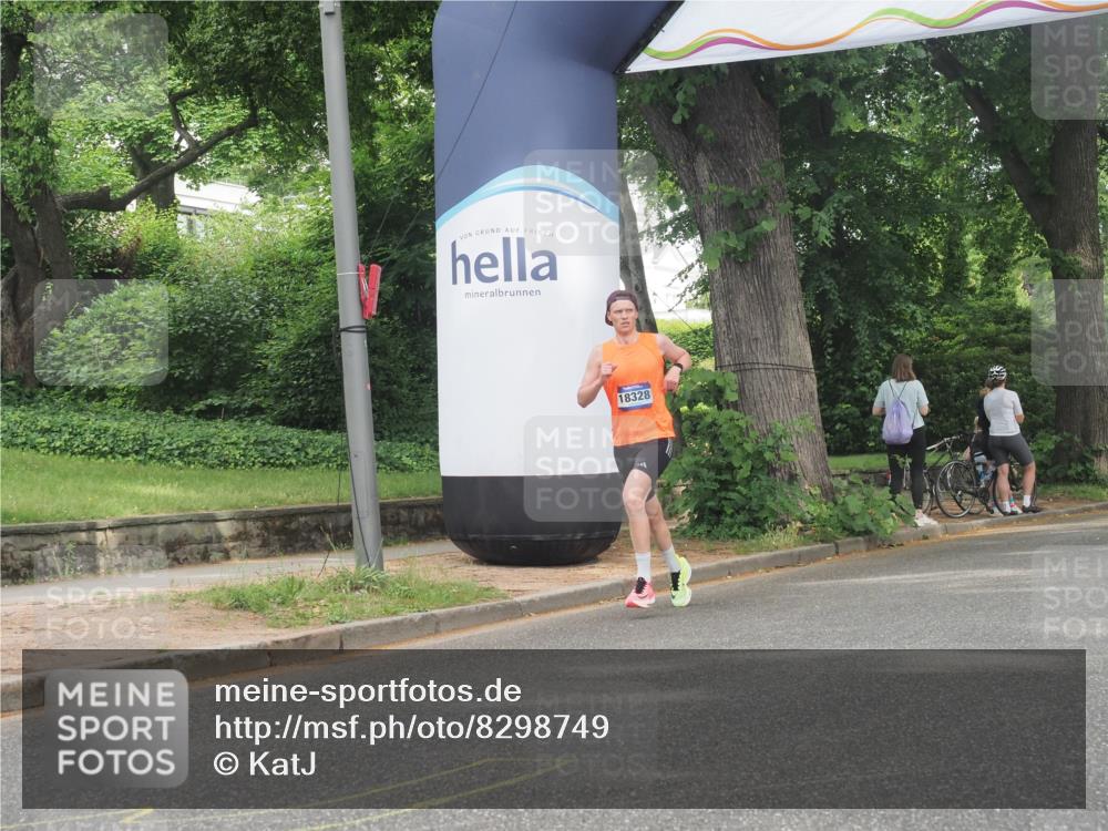 29.06.2025 - hella hamburg halbmarathon KatJ http://msf.ph/oto/8298749 29.06.2025 10:13:51 Zwischen KM18-KM19  meine-sportfotos.de