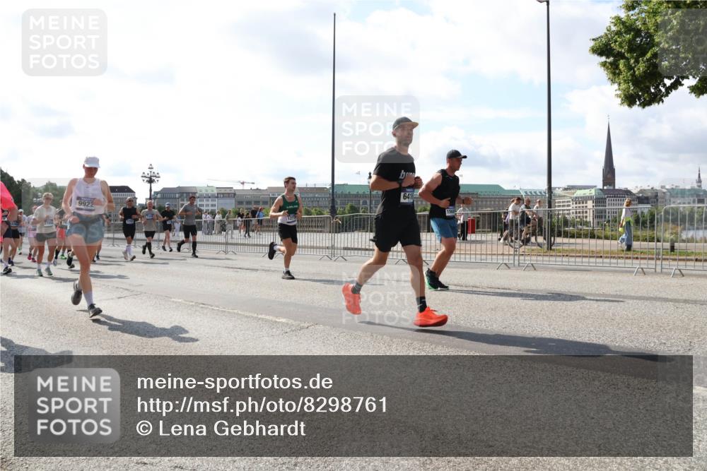 29.06.2025 - hella hamburg halbmarathon Lena Gebhardt http://msf.ph/oto/8298761 29.06.2025 09:59:24 Lombardsbrücke 9922, 1277, 6416, 1319, 1334, 1366, 1506, 1595, 1642, 1715, 1719, 1955, 1972, 2282, 2391, 2432, 2630, 2741, 2911, 3037, 3112, 3279, 3668, 3715, 4426, 4467, 4837, 4839, 5299, 5391, 5420, 5457, 5458, 5465, 5492, 5866, 6390, 6399, 6414, 6415, 6416, 6629, 7033, 7037, 7129, 7130, 7232, 7395, 7833, 7864, 8509, 8520, 8542, 8652, 8772, 8798, 8846, 8929, 9142, 9488, 9655, 9884, 9903, 9907, 9922, 9984, 10020, 10266, 10488, 11039 meine-sportfotos.de